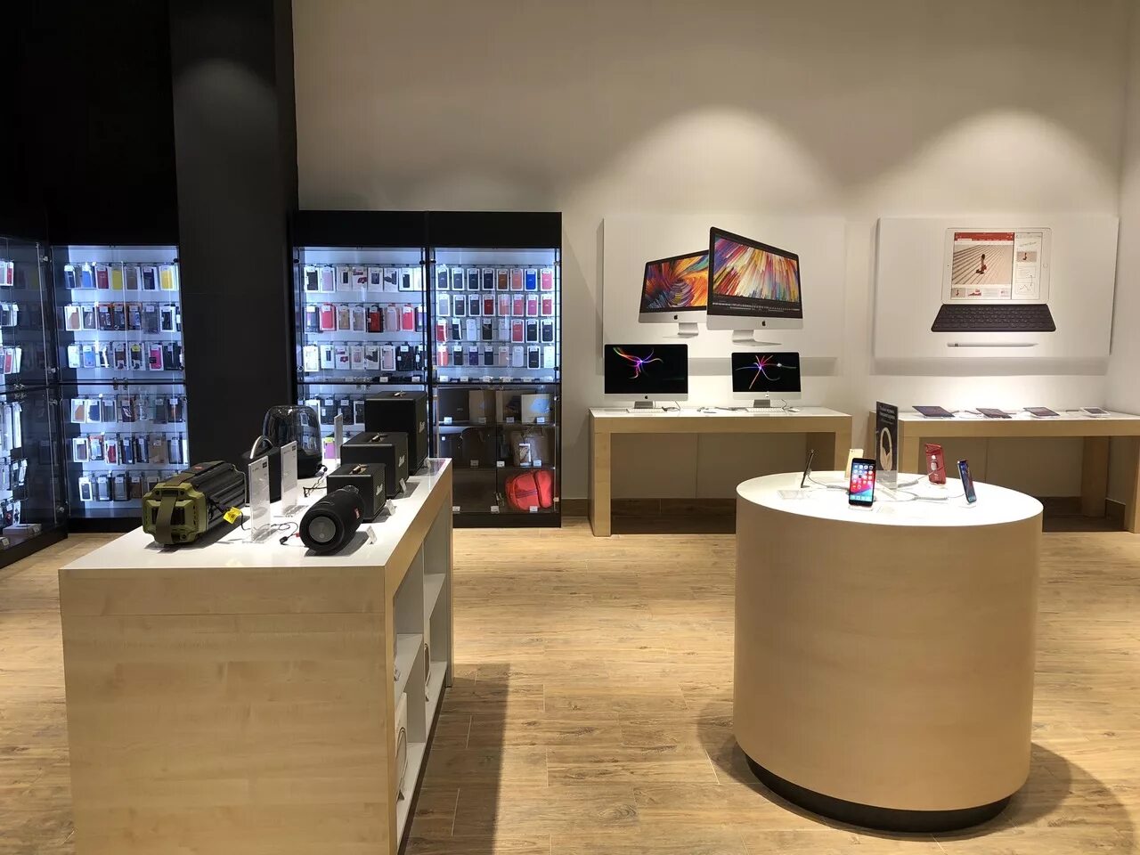 Ювелирный магазин оскол. ISTORE старый Оскол. Эпл айсторе. ISTORE Курск. Магазин айфонов.