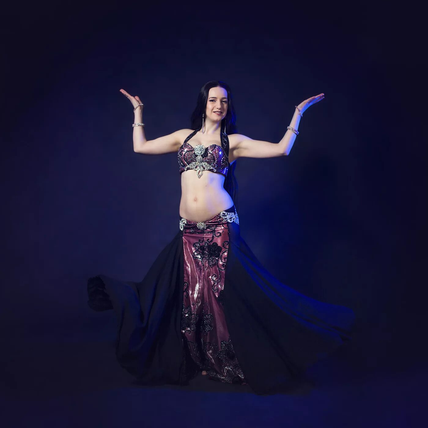 Восточный Белли-дэнс. Танцовщица Белли дэнс. Танец живота belly Dance. Школа танца живота