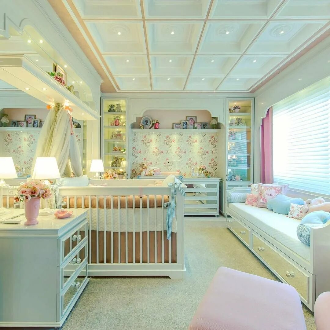 Комната для близняшек. Детская комната для новорожденных двойняшек. Комната для двойни. Комната для близняшек девочек.