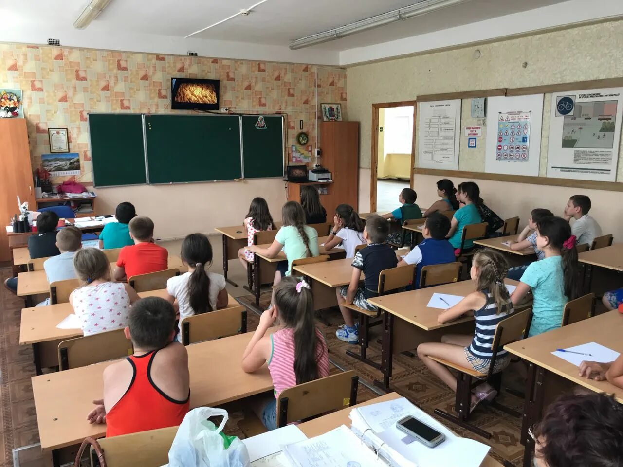 5г класс школа. Учителя школы номер 83. Школа 68 краснодар учителя. Директор школы 55 омск. Коллектив учителей школы.