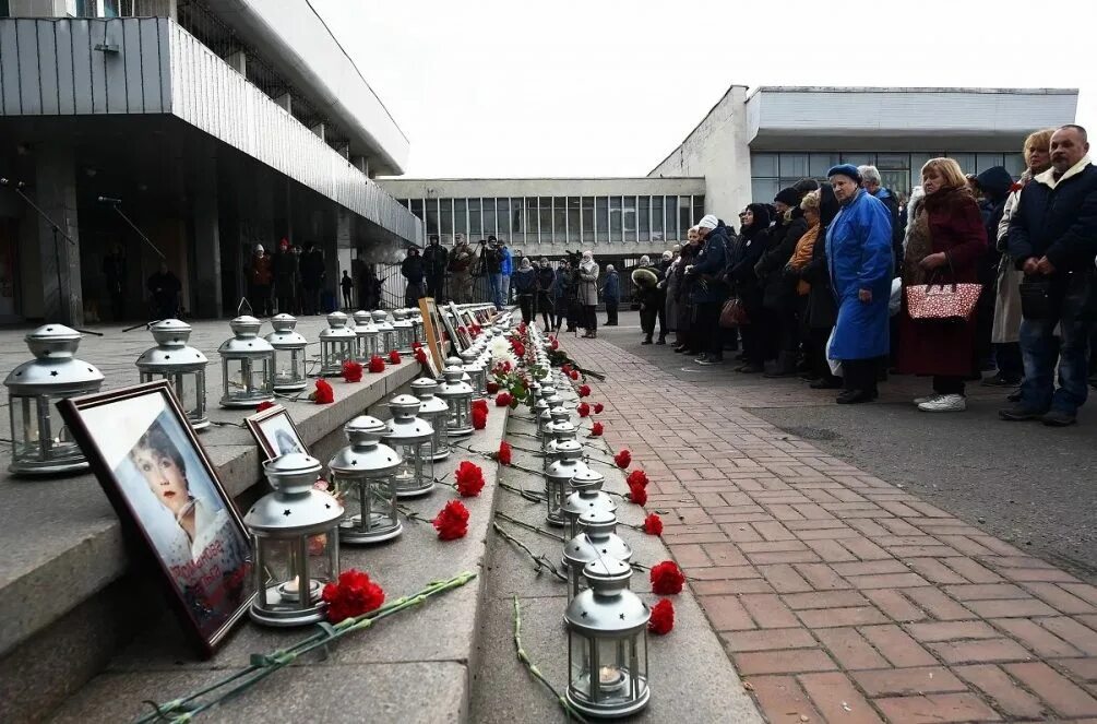 Теракт в норд осте москва 2002. Театральный центр на Дубровке. Театр на Дубровке Норд-ОСТ. 23 Октября 2002 года в театральный центр на Дубровке в Москве. Театральный центр на Дубровке теракт 2002.