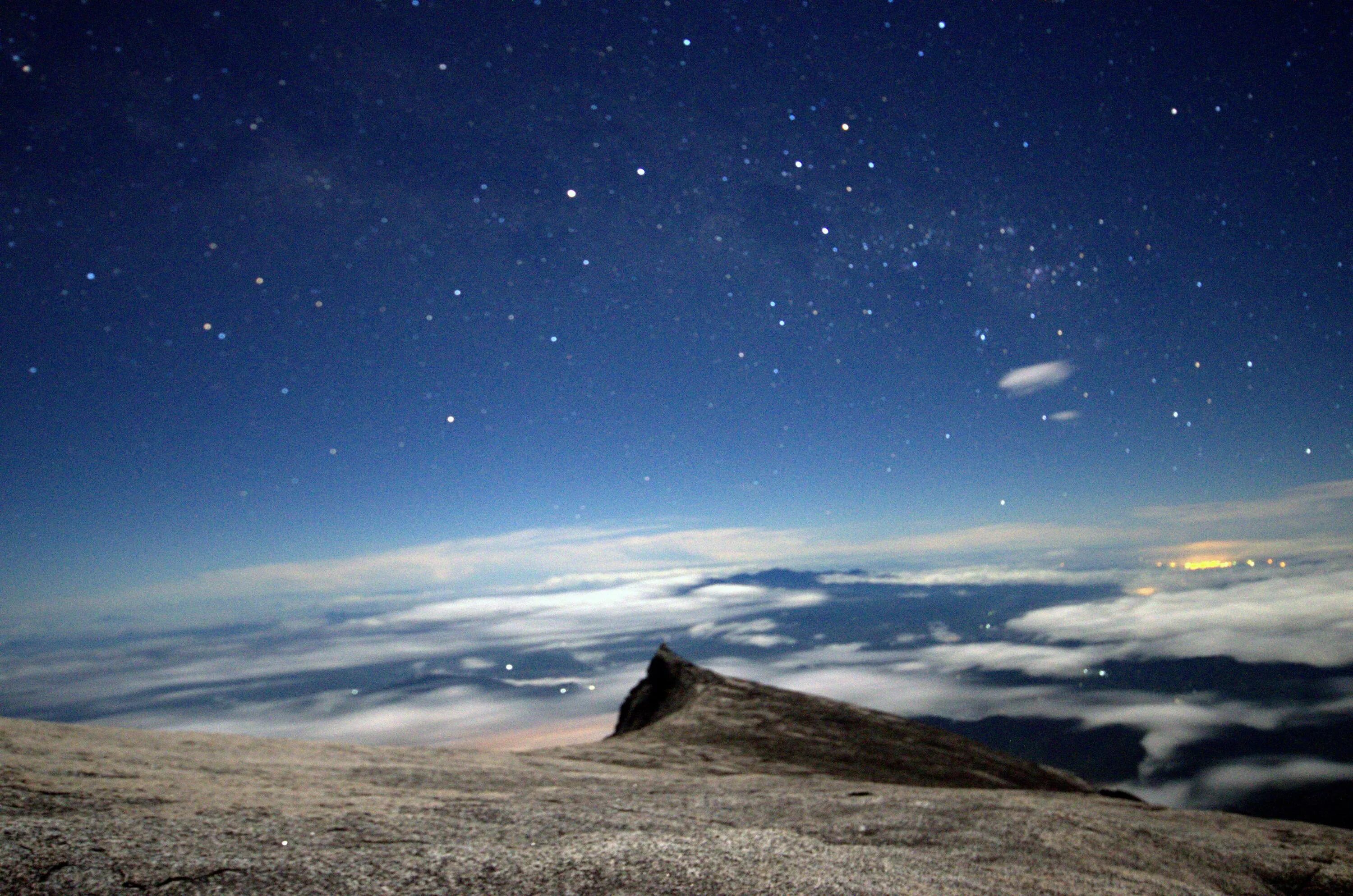 Облако Метеор. Night hilly Sky. Камень цвета тучи звезда. Земля и небо сколько страниц