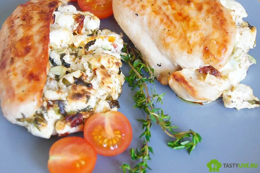 Пп из филе. Куриная грудка фаршированная сыром фета. запеченное куриное филе с творогом. пп куриное филе. куриное филе с фетой.