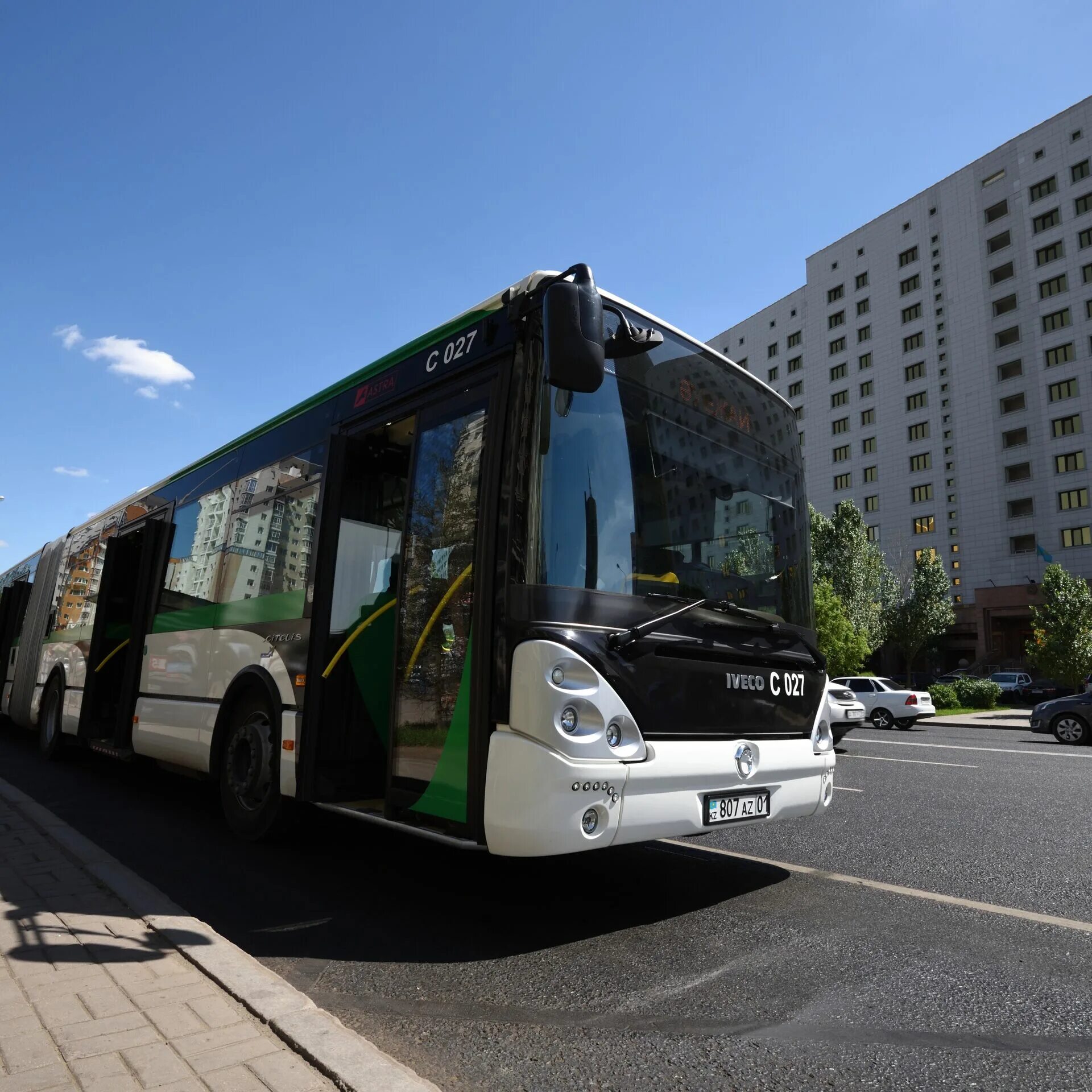 Проезд автобусом астана. Автобус Астана. Автобус Нурсултан. Московский автобус. Астанинские автобус.