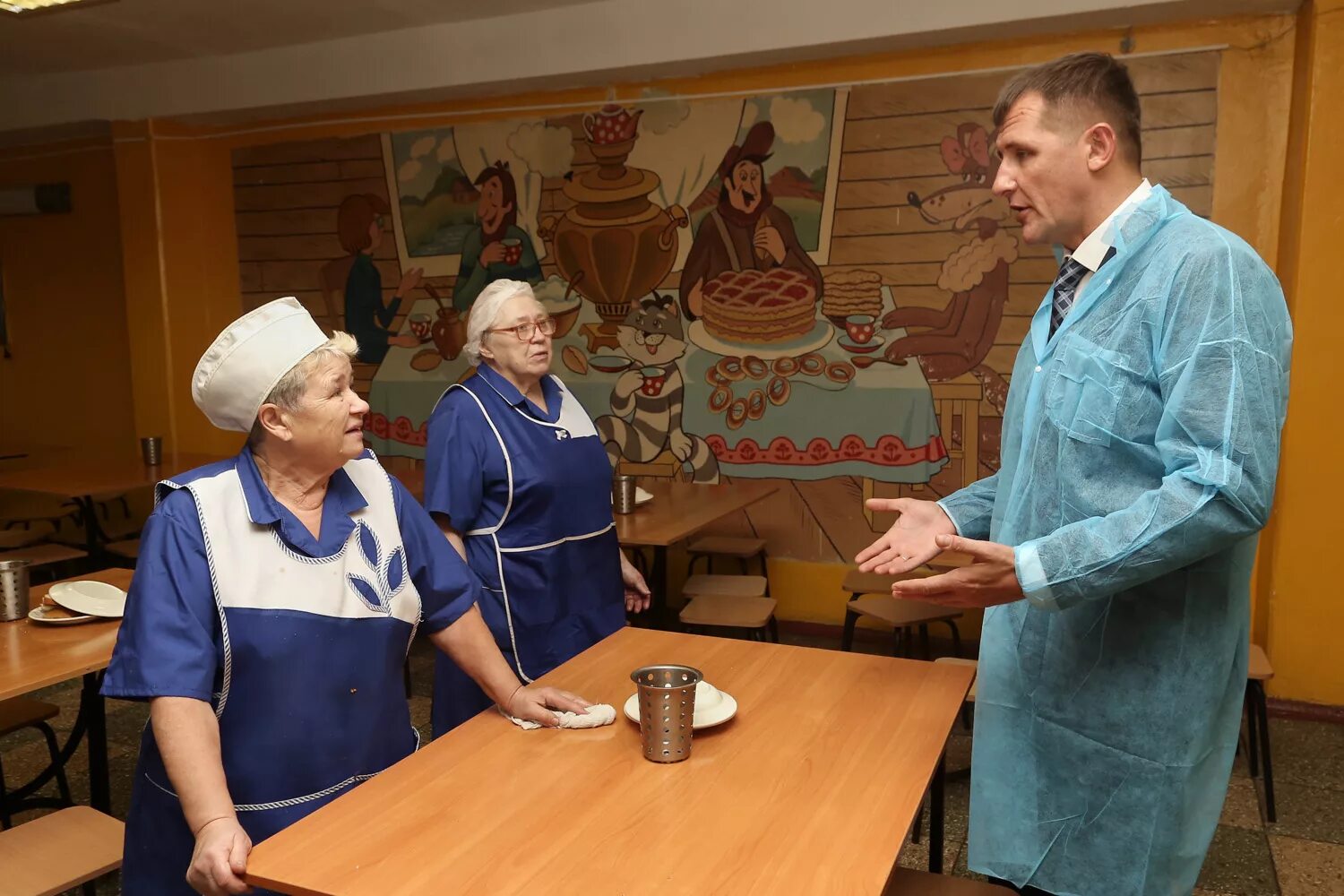 85 лучших нижегородских педагогов получили премии и гранты за достижения в работ
