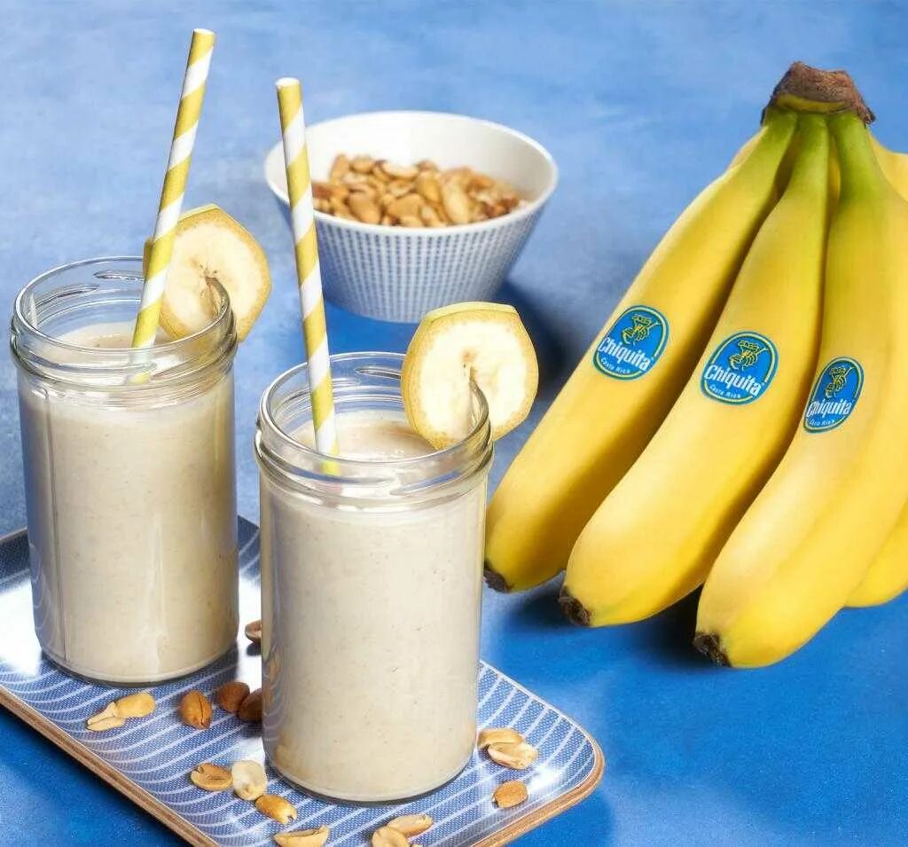 Банановое молоко. Коктейль молочный "банан". Молоко с бананом. Десертный банан.
