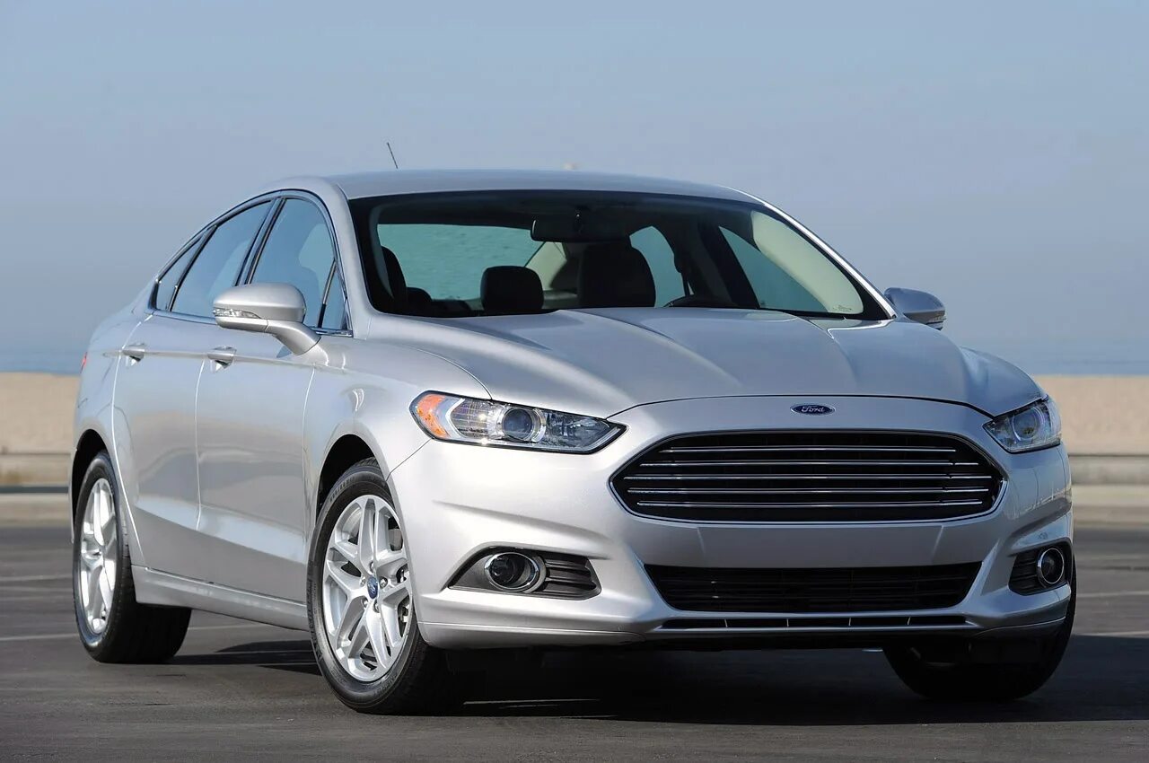 На каком месте форд. Ford Fusion седан 2013. Ford Fusion 2013 американец. Форд Фьюжн 2013. Ford Mondeo 2014.