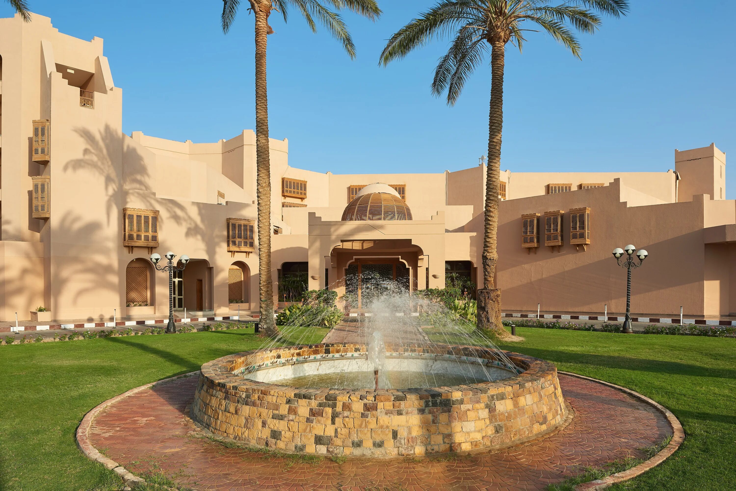 Continental hurghada. Отель Континенталь Египет Хургада. Continental Hotel Hurghada 5 Хургада. Континенталь отель Хургада 5. Отель Мовенпик Хургада 5 звезд.