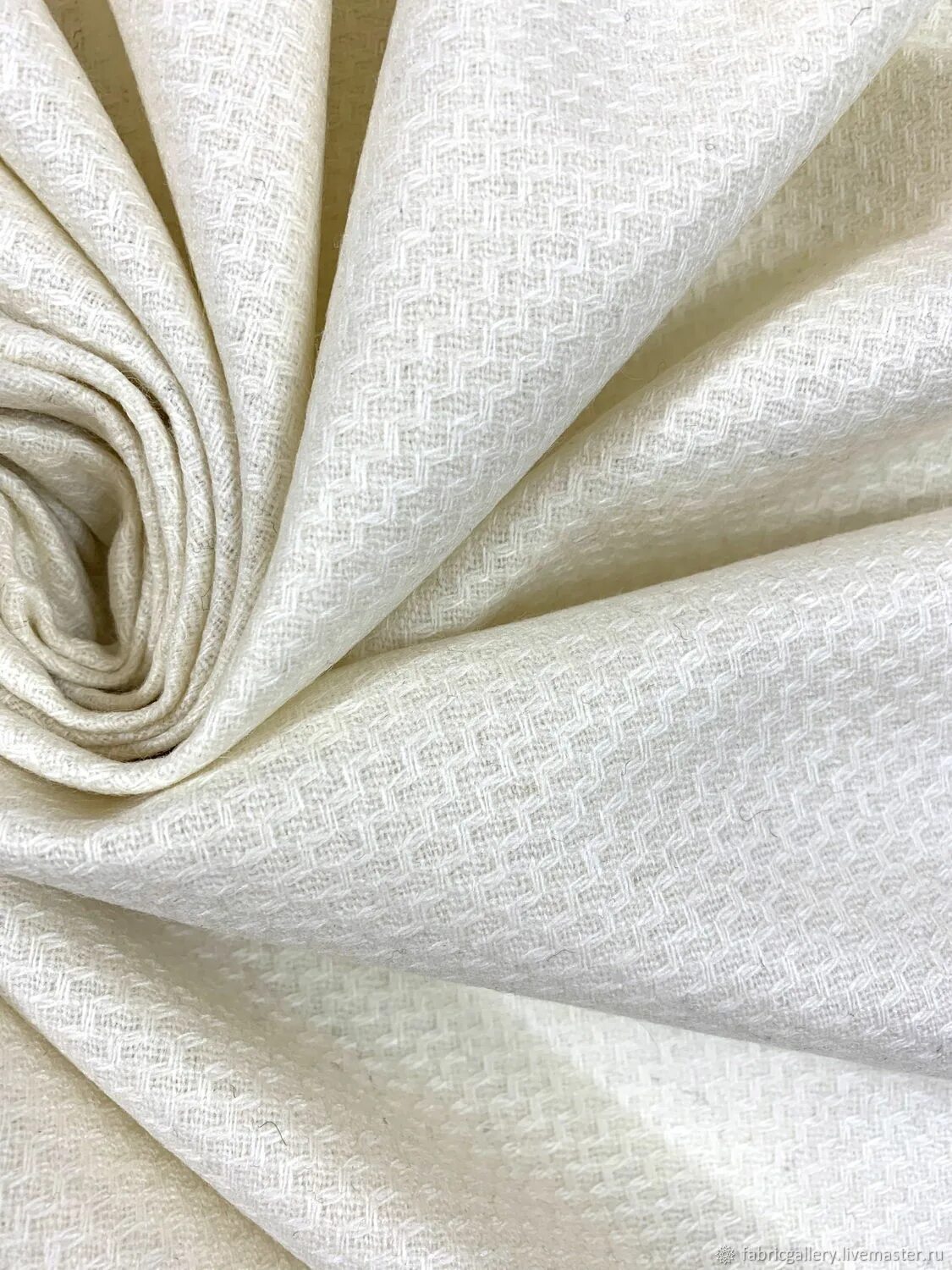 Куртизан ткань. Рулон ткани. Рулон ткани шерсть белая. Ткани Саратов.