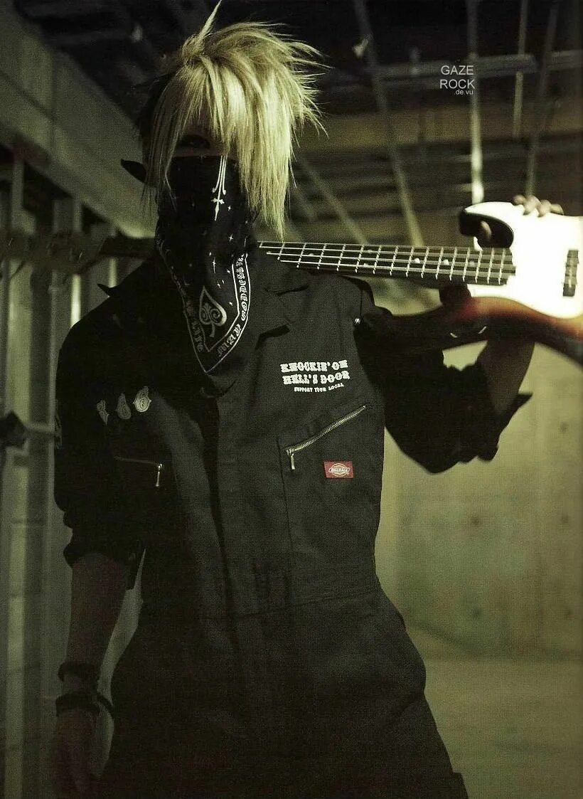 Басист рейта. Рейта the gazette. the gazette басист. рейта the gazette 2025. рейта из the gazette.