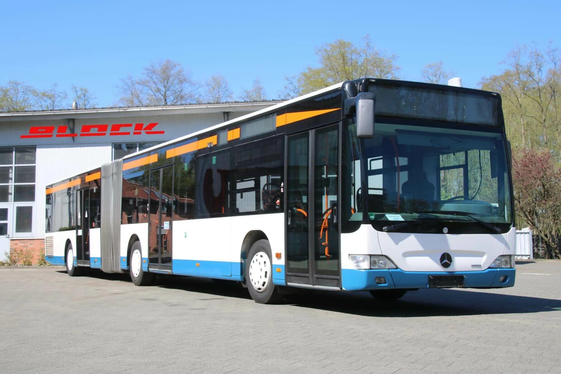Сочлененный автобус. Mercedes benz o530le citaro ii. mercedes citaro. автобус mercedes citaro. мерседес бенц 0530 ситаро 2010 года.