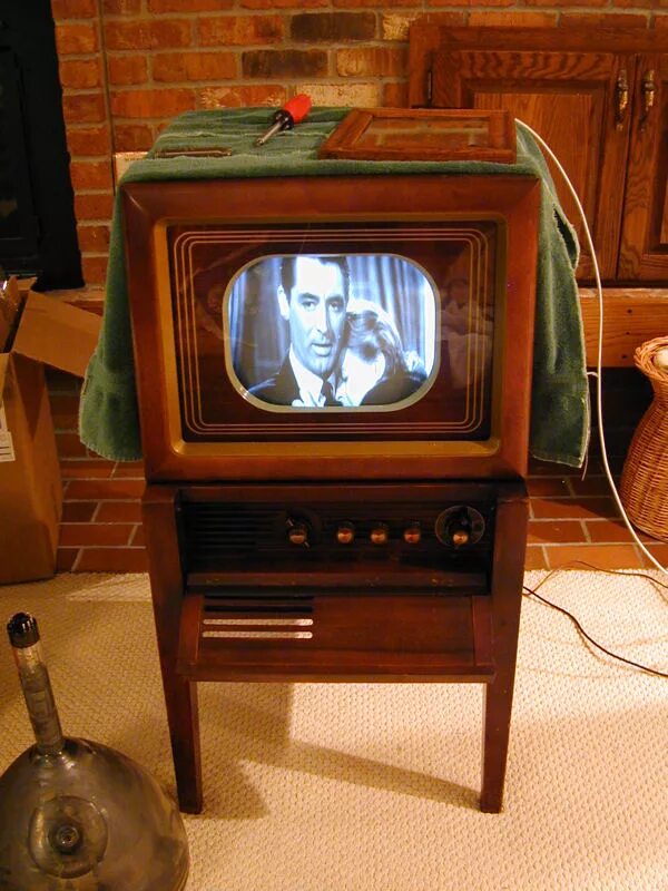 Philco телевизор. Philco 41-280x. Телевизор Philco 1958. Консольный телевизор типа Philco.