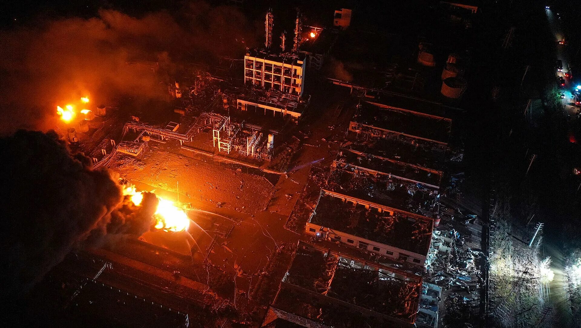 Взрывы на химическом заводе в городе Цзилинь. Сучжоу Китай химическая авария. Авария в Китае на химическом заводе.