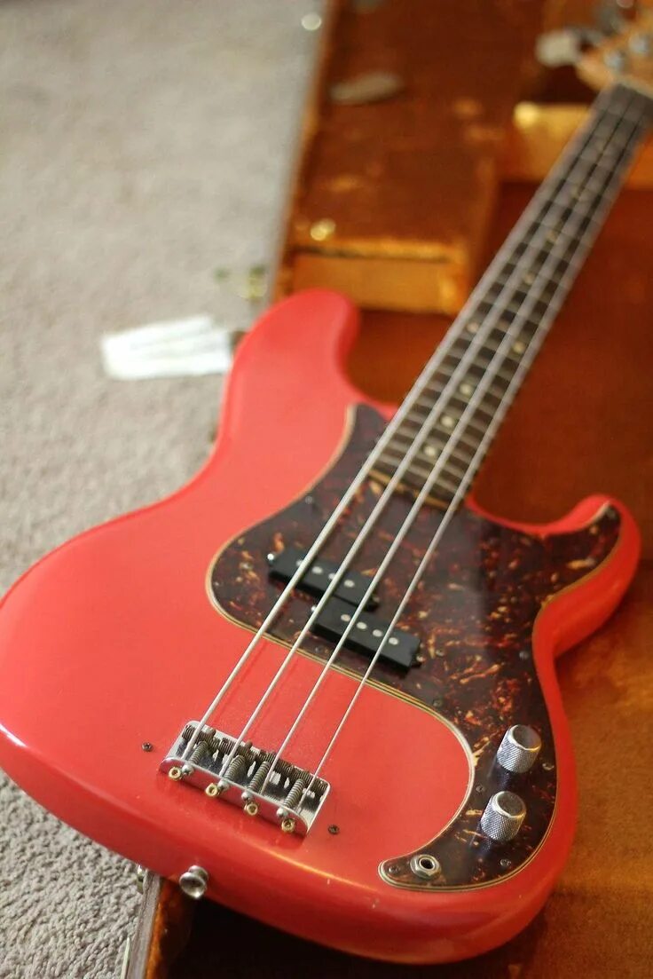 Red bass. Fender Precision Bass Fiesta Red. Fender Pino Palladino. Fender Precision Bass Red. Fender Precision Bass.