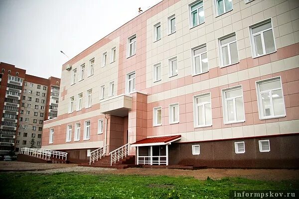 Псковская детская городская поликлиника. Детская городская больница Псков. Шестака 4 детская поликлиника Псков. Псковская детская городская поликлиника ул Шестака. Детская поликлиника на лазаренко