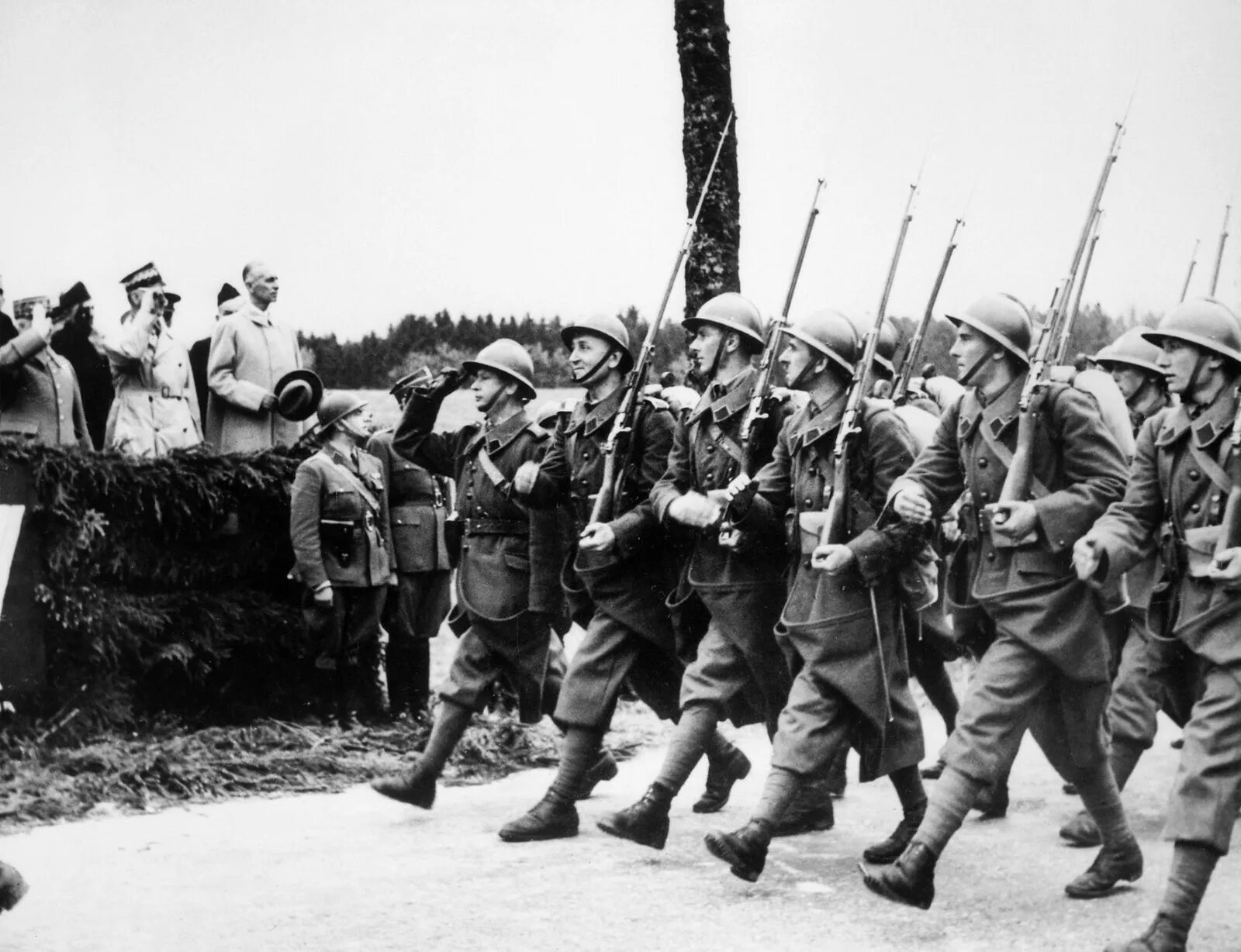 Французы во второй мировой. Солдат Франции 1940. Вермахт во Франции 1940. Армия Ирландии во второй мировой войне.