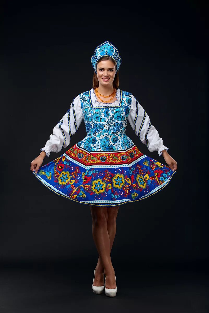 платье в народном стиле. русский сценический костюм. коллекция ксении дмитриевой. русское народное платье. стилизованные костюмы в русском стиле.