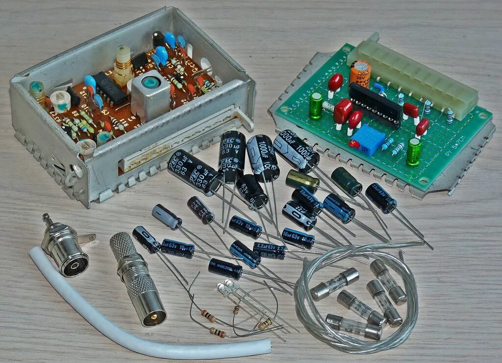 Тюнер радиотехника т 101 fm. Радиотехника т-101 переделка на fm. Переделка тюнера. Переделка тюнера. Радиотехника приемник т101.