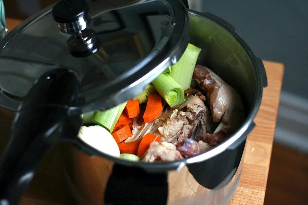 Как готовить в мультиварке скороварке. Скороварки молекулярная кухня. блюда в скороварке. скороварка блюло. что полезней мультиварка или скороварка.