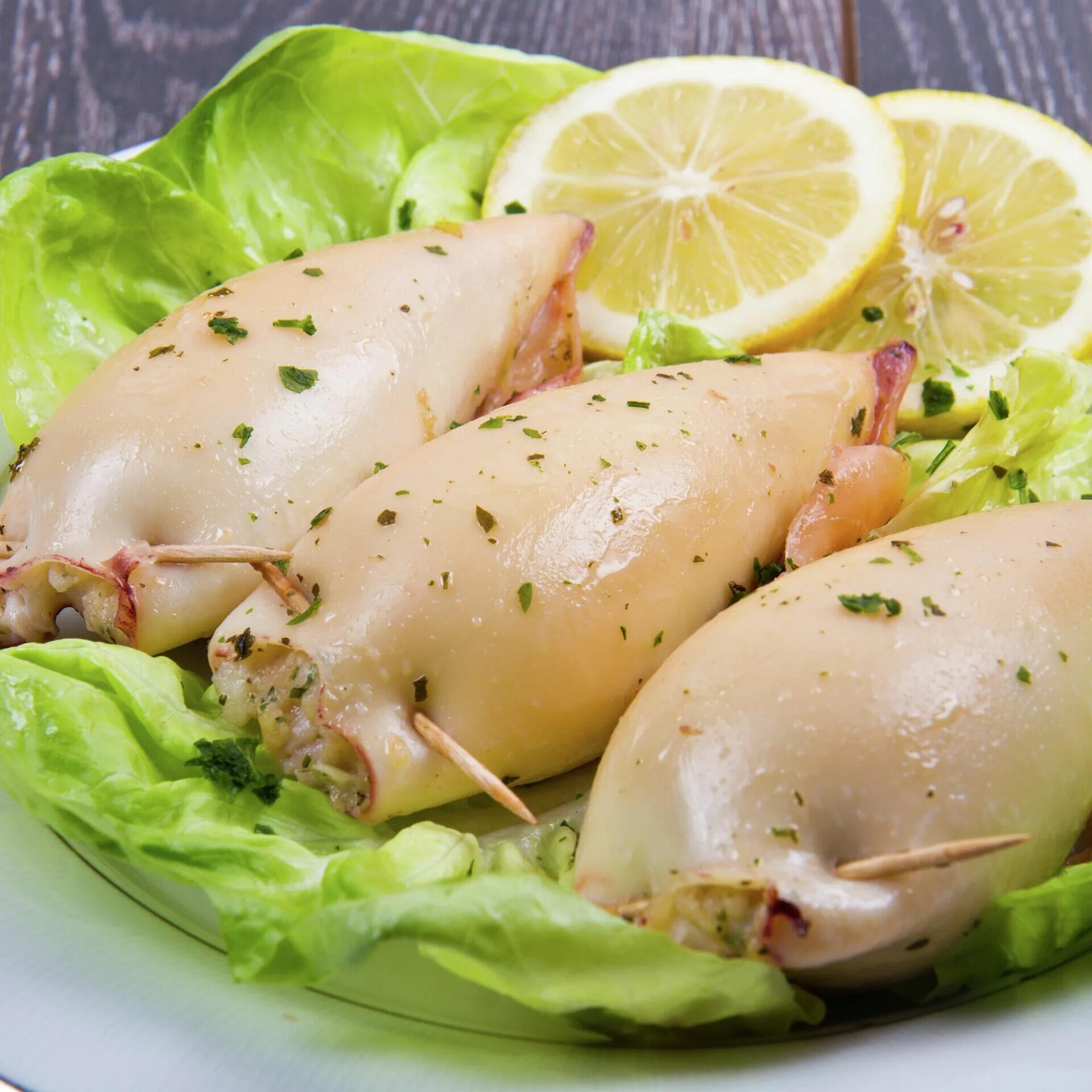 фаршированные кальмары (ивлев шеф). фаршированный бэби кальмар. кальмар фаршированный шпинатом. фаршированные кальмары в духовке. фаршированные кальмары картошкой.