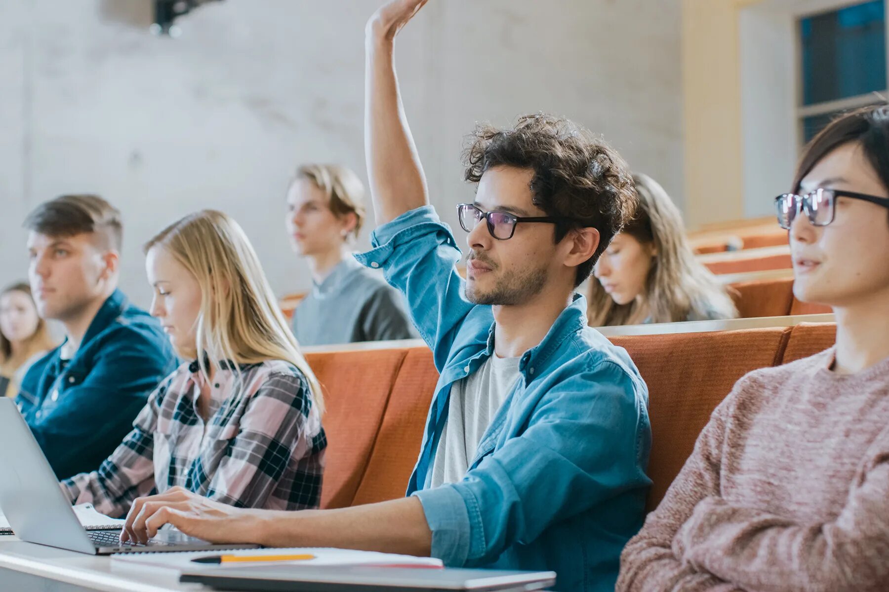 Преподавание в вузе. Студенты в вузе. Студенты на лекции. Студенты в аудитории. Семинар личности