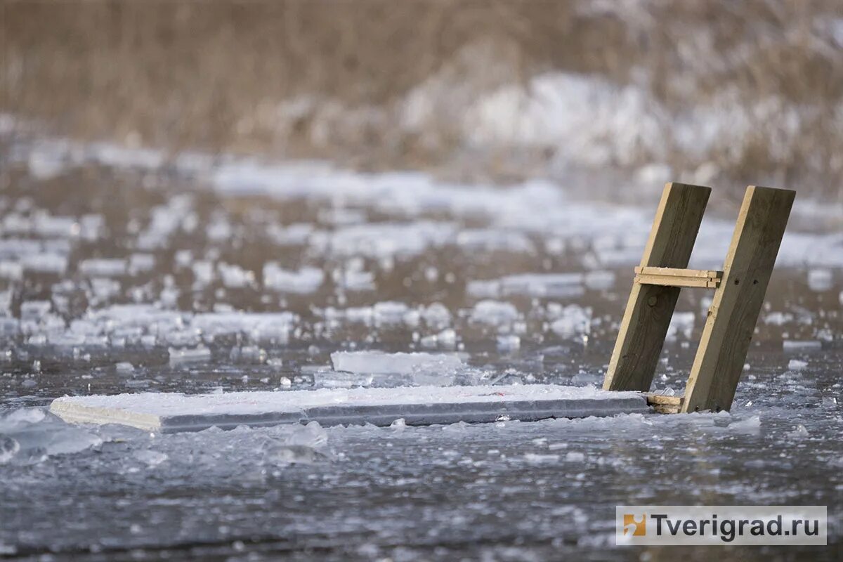 Живой лед 8 читать. Карьеры Тверь лед. Каток на Тверском карьере. Тверь Картер каток. Живой лед.