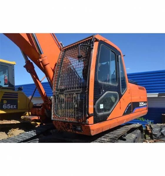 Защитная решетка на экскаватор Doosan 340. Защита кабины экскаватора Дусан. Дусан 225 кабина экскаватора. Doosan 220 экскаватор. Лобовое на экскаватор