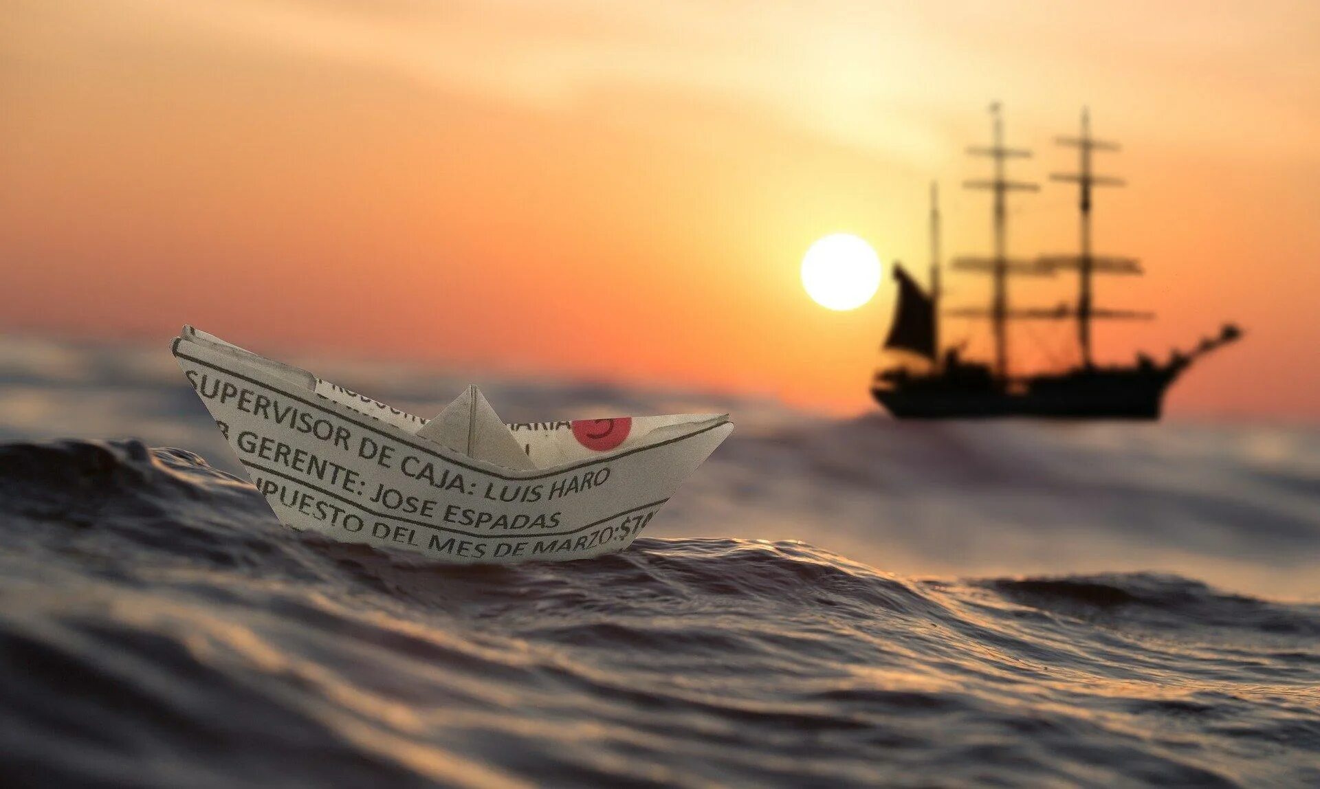 Плавание на бумажных кораблях. Кораблик в море. Парусный корабль. Корабль в море. Бумажный кораблик в море.