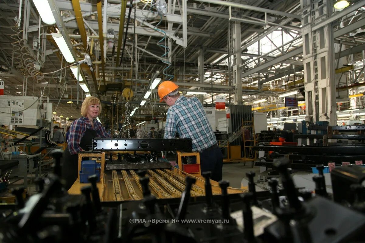 Улица романтиков. Профессия слесарь. Слесарь ремонтник на автозаводе. Ремонтники нижний новгород. Ремонтник москва.