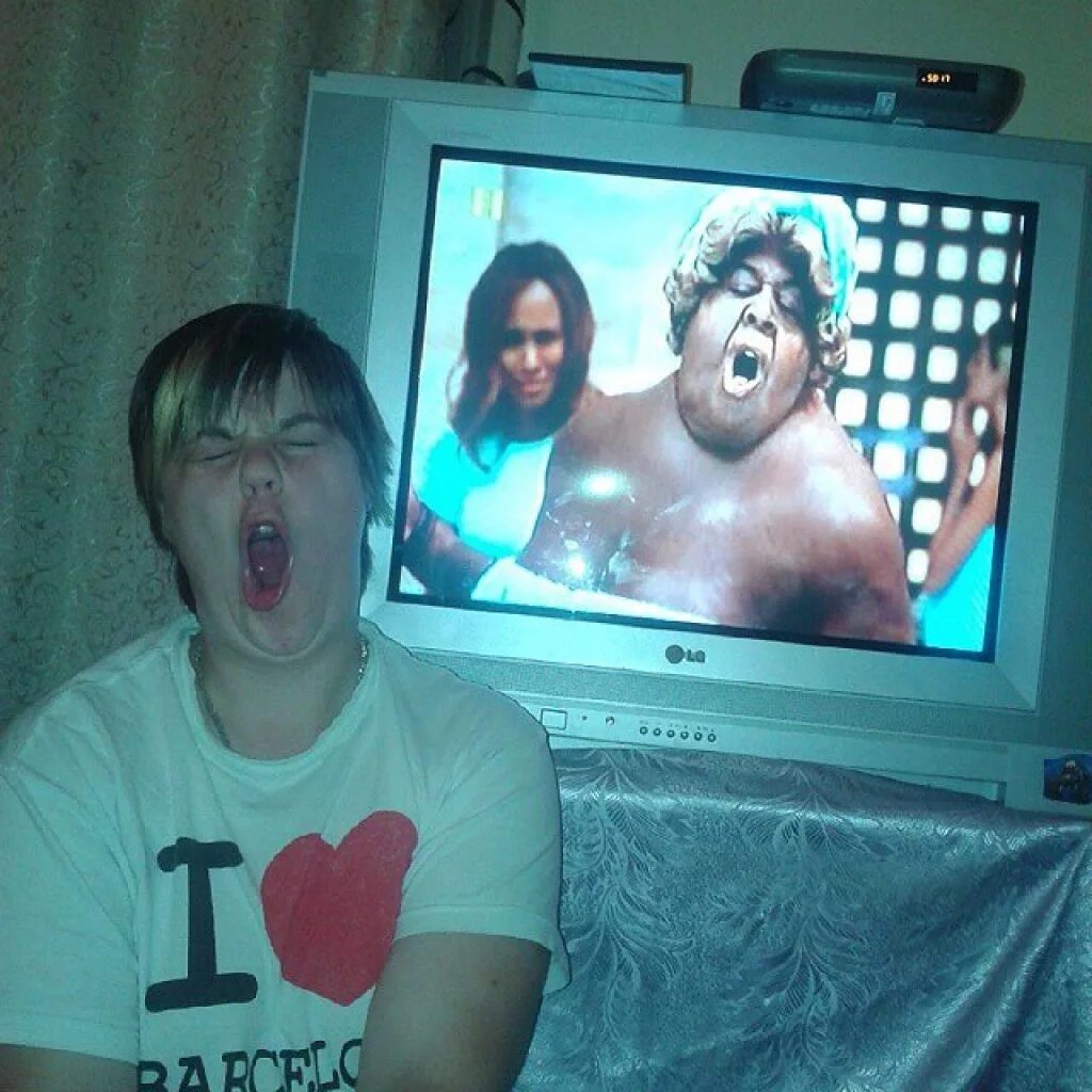 Одноклассники придурки. Дебилы в социальных сетях. Идиоты в социальных сетях. Одноклассники придурки. Провинциальная романтика из соцсетей.