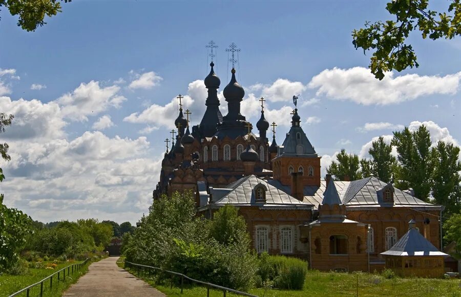 Пустыни шамордино. Женский монастырь шамордино калужская область. Пустыни шамордино. Казанская амвросиевская пустынь шамордино. Шамординский монастырь калужская область.