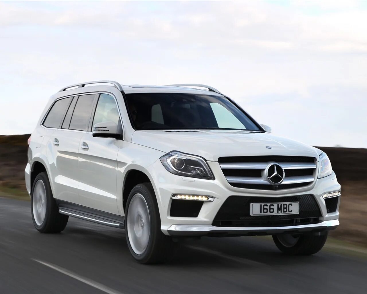 Машина мерседес большая. Мерседес Бенц gl 350. Mercedes Benz gl 350 AMG. Mercedes gl 350 BLUETEC. Мерседес Бенц GLE 350 белый.