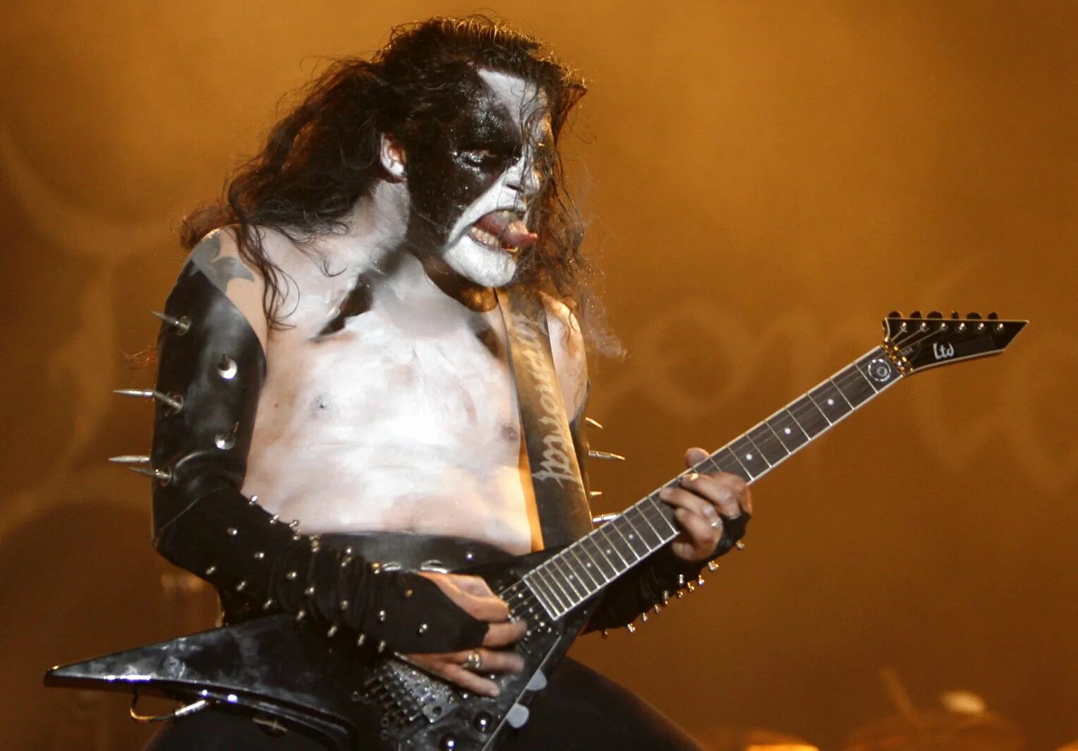 Abbath doom occulta. Immortal Abbath без грима. Immortal группа Abbath. Корпспейнт Abbath. Гримм Abbath.