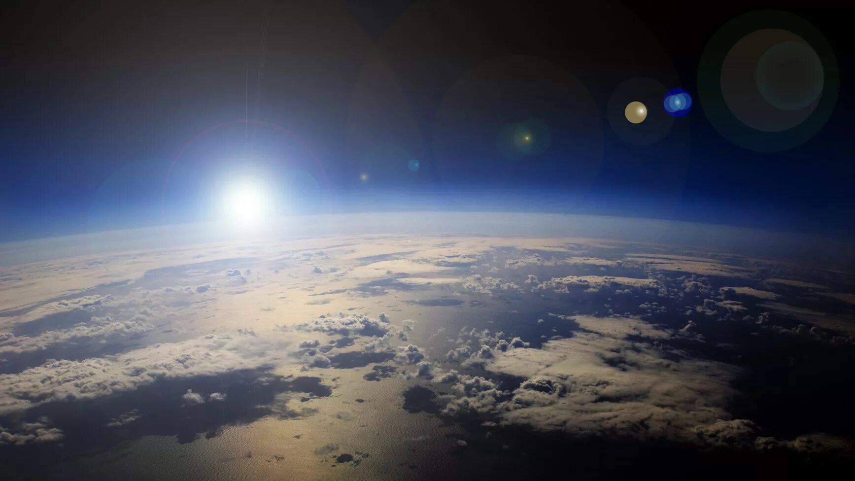 Северное сияние снимок из космоса. Атмосферный город. Космический снимок каспийского моря. Туристический коллаж. Коллаж из фотографий путешествия.