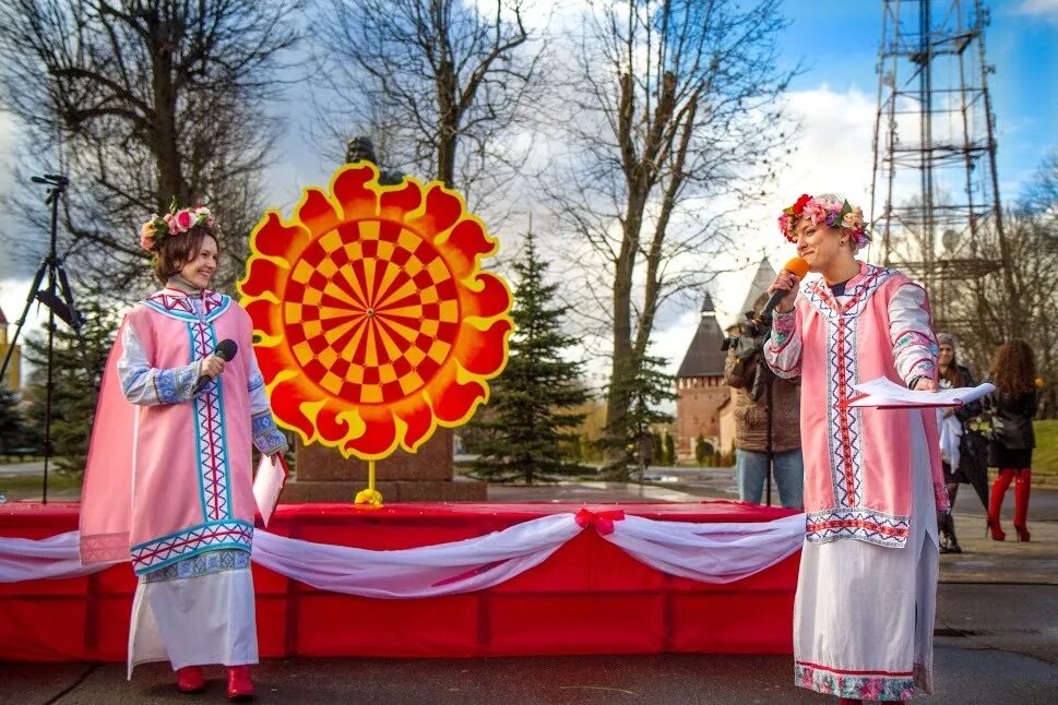 Украшения на праздник красная горка. Празднование праздника красная горка. Встреча весны красная горка. Красная горка языческий праздник. Каменск уральский красная горка