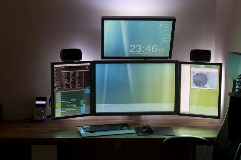 Monitor screens