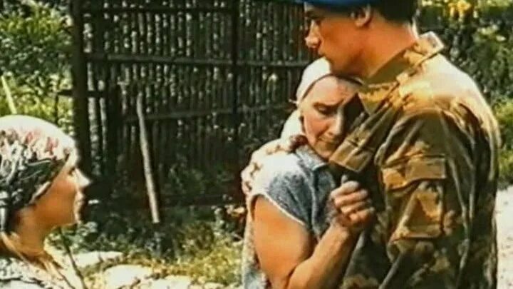Пропавший сын вернулся. Мать провожает сына в афганистан.