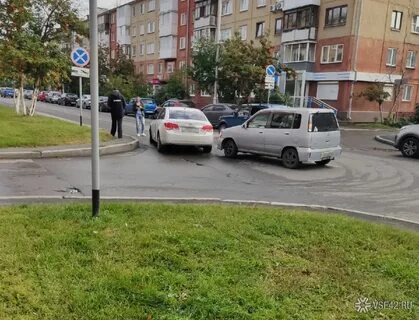 Около перекрестка