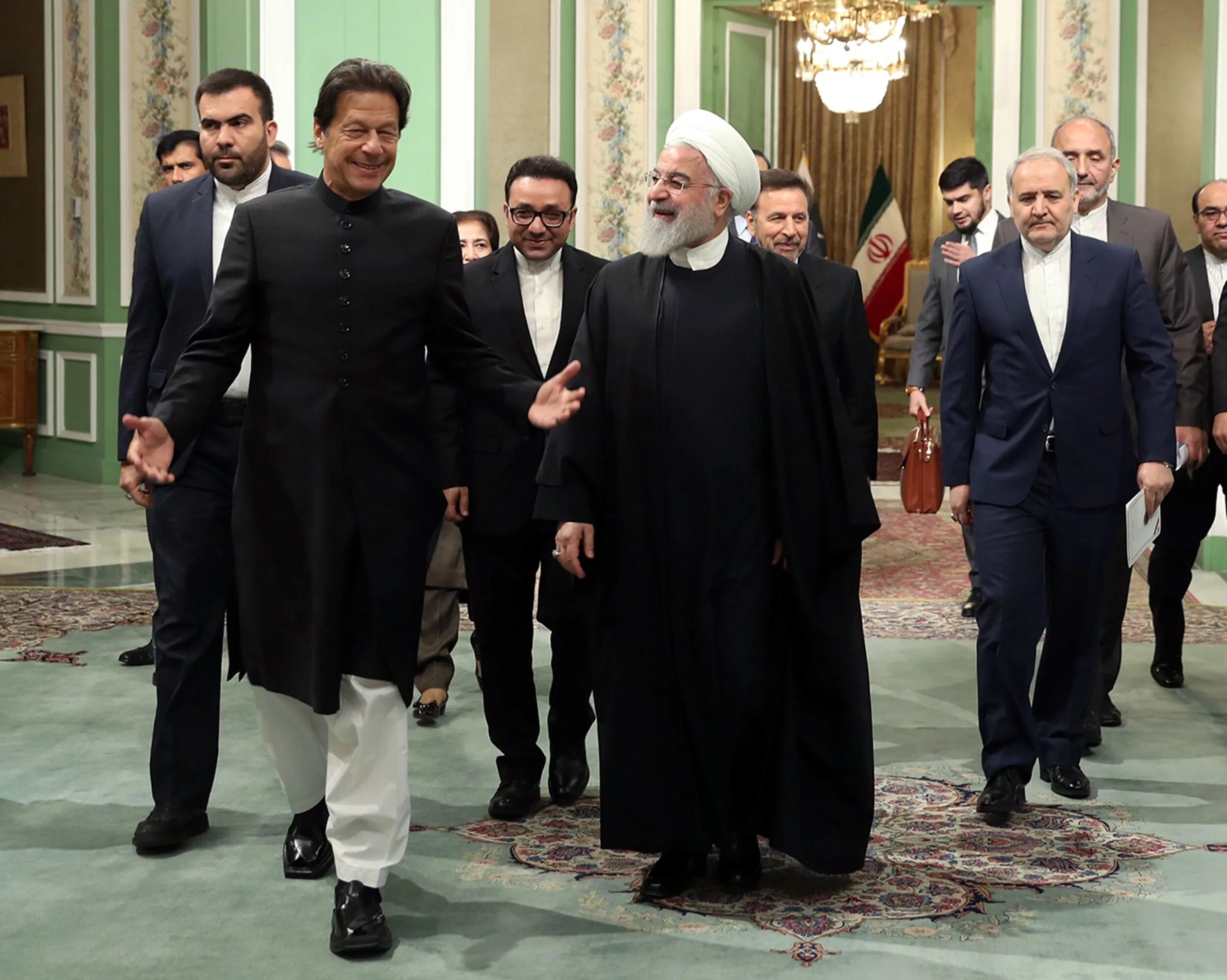 Туркменистан иран флаги. Иран и пакистан. Иран пакистан. Всемирный банк и пакистан. Флаг пакистана и ирана.