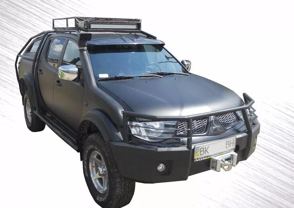 Заднее стекло кабины mitsubishi l 202007 года. Митсубиси л200 заднее стекло. Стекло на кунг sjs l200. L200 заднее стекло. Стекло для крышки кунга l200.