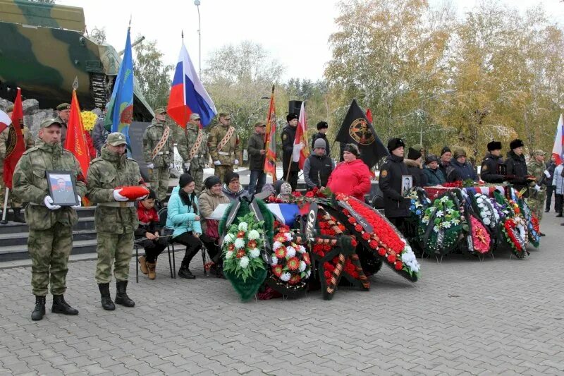 Аллея славы Каменск-Уральский. Аллея погибшим в Каменске-Уральском. Аллея славы погибших в спецоперации. Прощание славы