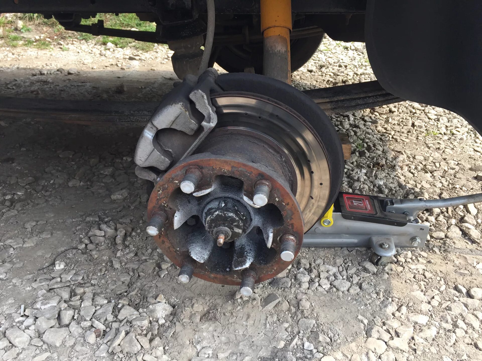 Задние дисковые тормоза газель некст. Замена передних тормозных дисков газель 3302. Замена тормозных дисков газель 3302. Замена тормозных дисков газ-3302. Замена тормозного диска газель.