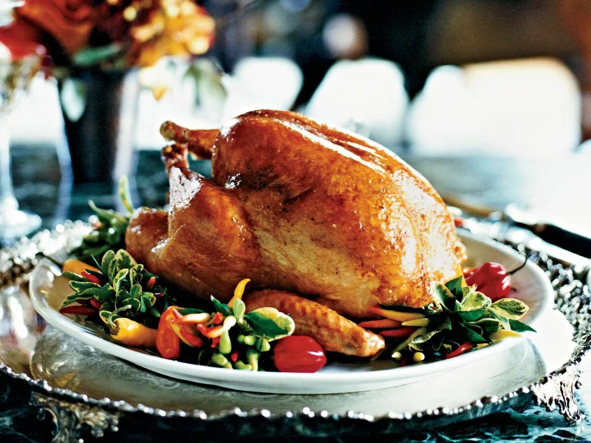 Thanksgiving turkey. Индейка в Америке на день Благодарения. Индейка на день Благодарения. Американские блюда. Традиционные блюда на день Благодарения.