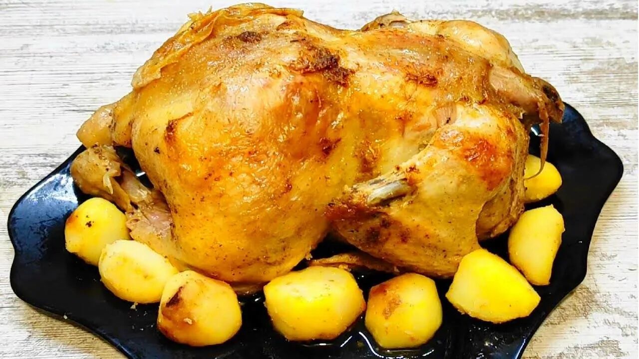 Курица гриль в духовке целиком с хрустящей. Курочка с корочкой в духовке. курица с золотистой корочкой. курочка с золотистой корочкой. курица в духовке целиком с хрустящей золотистой корочкой.