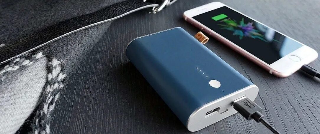 Провоз повербанков. Power Bank v36. Power Bank в самолет. Ручной повербанк. Зарядка для пауэрбанка.