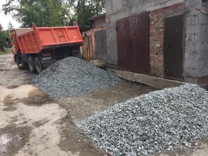 Кубов щебня в камазе