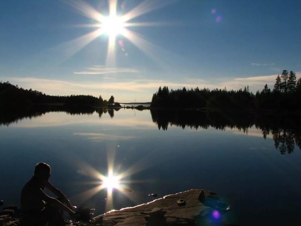 Закат на реке. Волга река волгоград рассвет. Ярко над волгой светит. Утро на реке волга. Пейзаж рассвет.