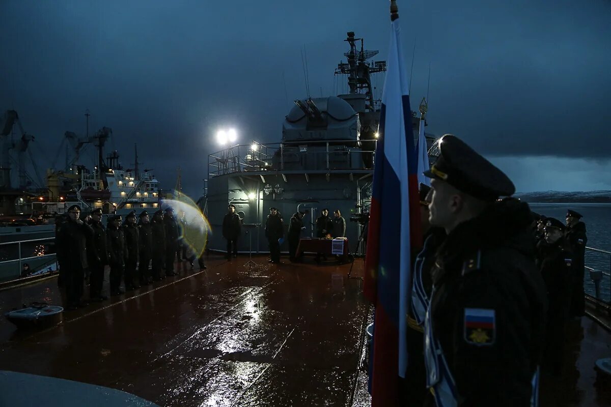 Североморец североморск. Кондопога корабль североморск. бдк кондопога корабль. бдк кондопога экипаж. северный флот североморск.