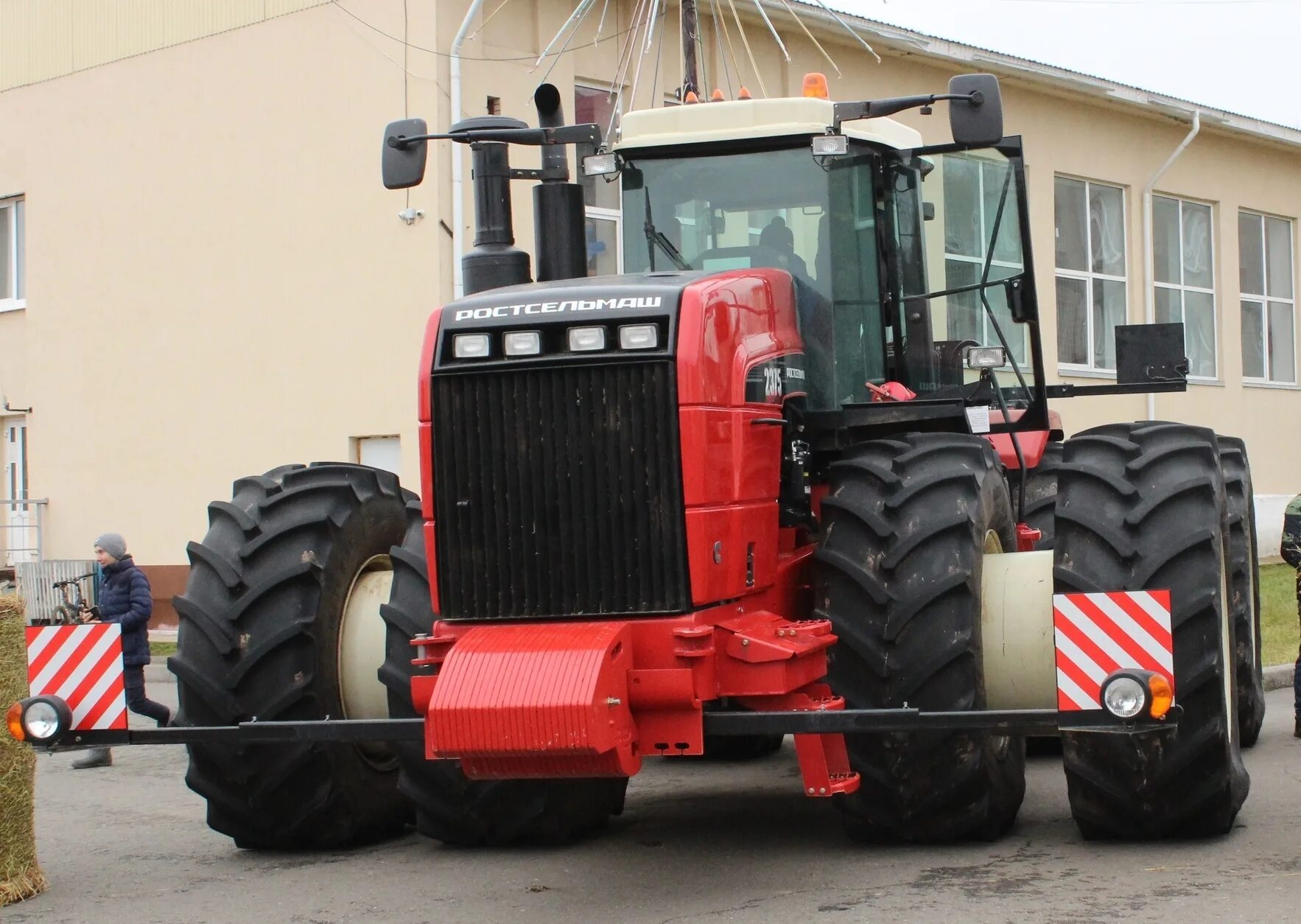 Fendt 818. Сельхоз техника за копейки арестованные трактора. Субсидии на сельхозтехнику. Десна-полесье gs12. Сельскохозяйственная техника казахстан.