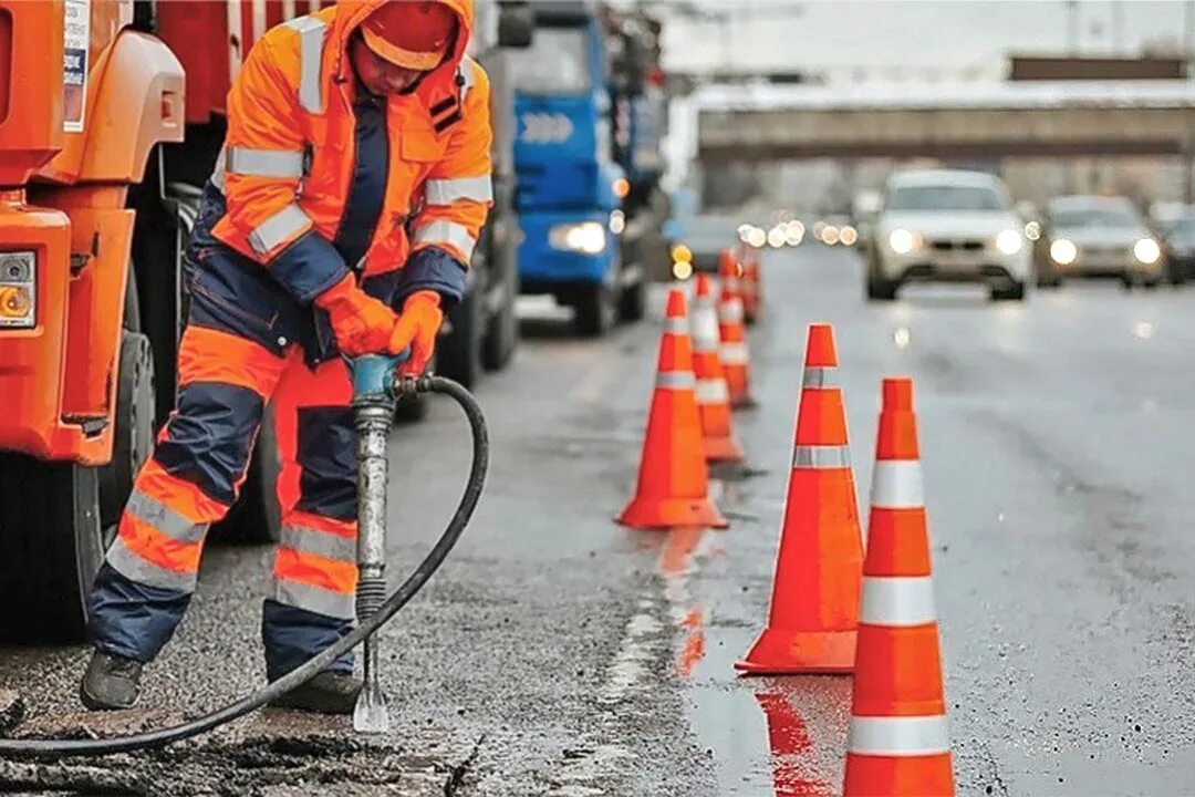 Дорожный рабочий. Дорожные работы. Дорожные ремонтные работы. Дорожные работы фото.